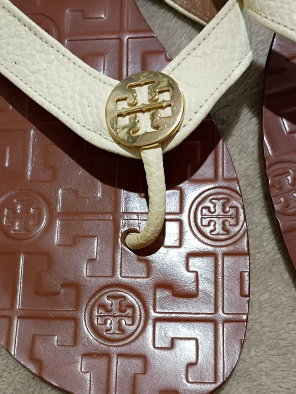 Tory Burch Cream Leather Strap Sandals with Gold Logo.Very good condition